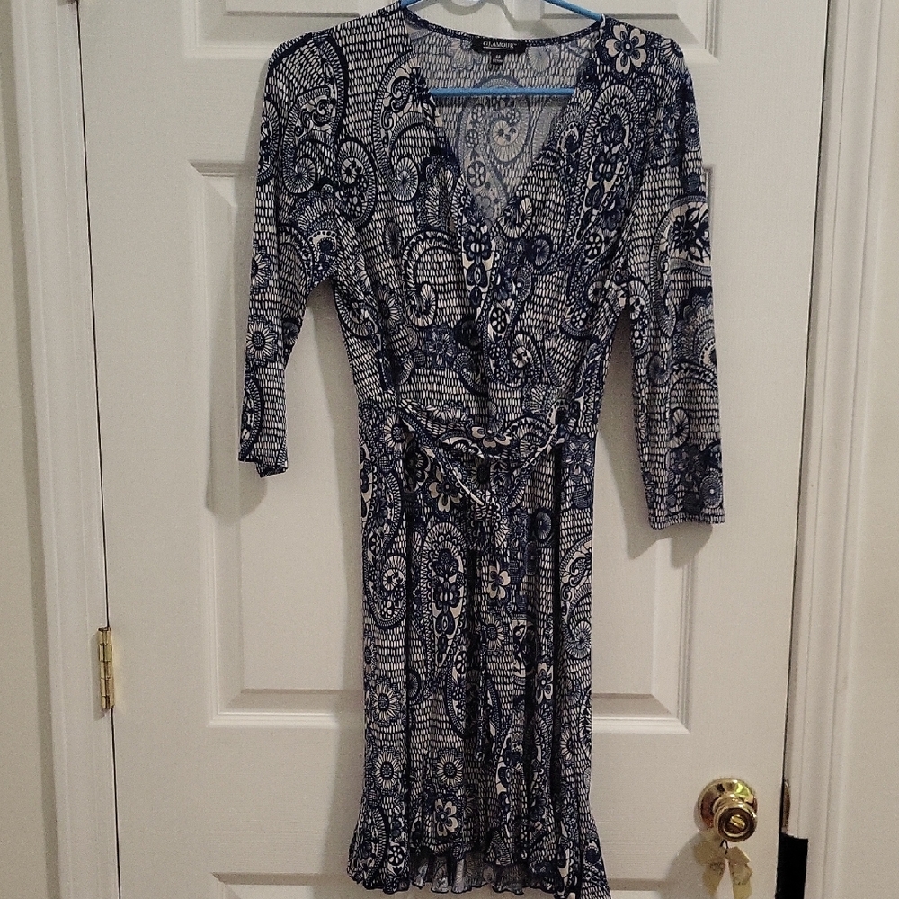 Black and White Sheath Dress with V-neck 3/4 Sleeves